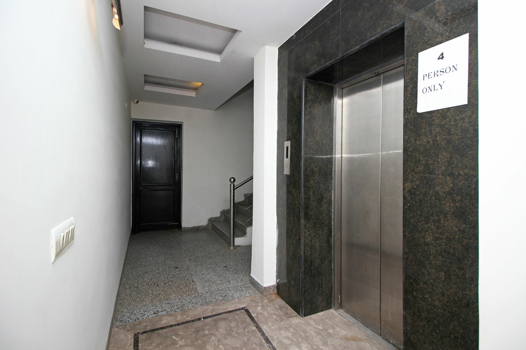 Oyo 9030 Hotel Delhi Airport Plaza 新德里 外观 照片